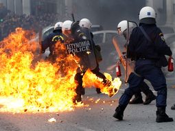 en medio de la crisis politica, el fmi suspende su ayuda a grecia en medio de la crisis politica, el fmi suspende su ayuda a grecia