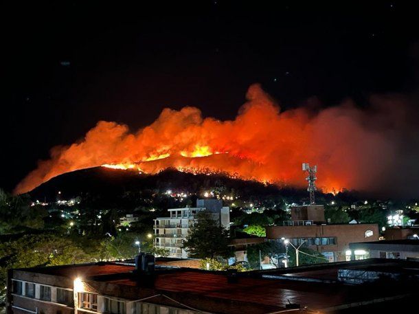 Video: impresionante incendio en el Cerro del Toro de Piriápolis