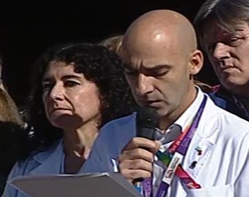 Acto de médicos del Garrahan en la puerta del hospital: Queremos saber la verdad