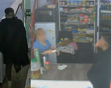 El ladrón de la capa quiso robar un kiosco