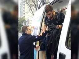 Un trapito le rompió el tabique para robarle