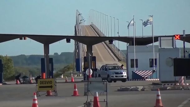 Casi 80.000 personas cruzaron hacia Argentina para aprovechar la diferencia cambiaria.