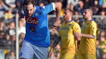 higuain sigue intratable y anoto dos goles para que napoli sea puntero higuain sigue intratable y anoto dos goles para que napoli sea puntero