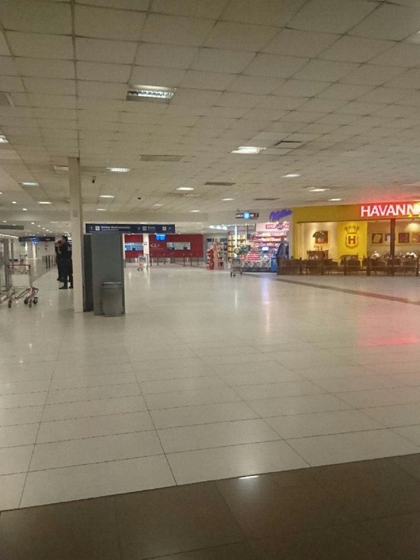 Así quedó la terminal A del Aeropuerto Internacional de Ezeiza tras la amenaza de bomba