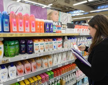 Lanzan una aplicación de celular para controlar los Precios cuidados