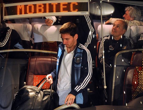 Apedrearon el micro de la Selección argentina en Perú