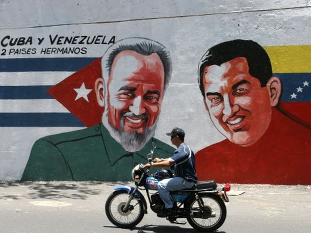 Castro asegura que Chávez está mejor y se recupera
