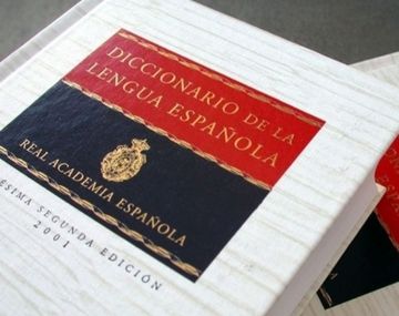 La Policía española ridiculizó a un miembro de la RAE que se burló del uso del lenguaje inclusivo