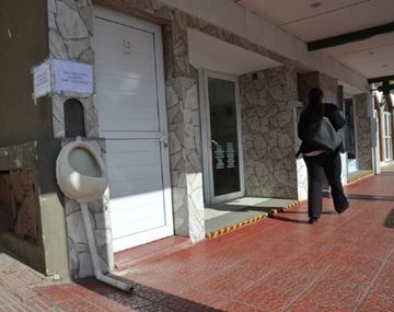 Puso mingitorio en la vereda