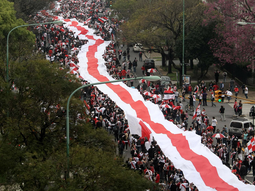 ¿no era de river? la bandera mas larga es india ¿no era de river? la bandera mas larga es india