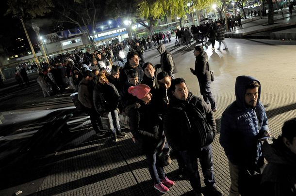 El transporte público colapsó por el paro del tren Sarmiento