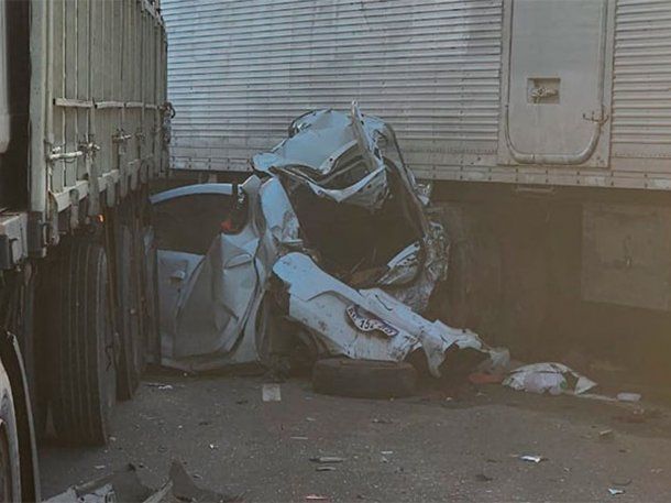 Chaco: choque en cadena sobre Ruta 11 deja un auto totalmente destruido