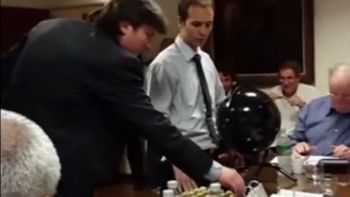 El vicepresidente de Rosario Central tocó las bolillas antes del sorteo arbitral por Copa Argentina El vicepresidente de Rosario Central tocó las bolillas antes del sorteo arbitral por Copa Argentina