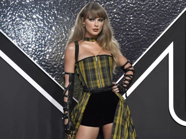 Taylor Swift en la alfombra de los premios Video Music Awards 2024 (VMA).