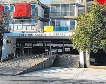 La beba abandonada en una plaza fue trasladada al Hospital Durand