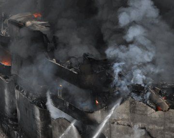 El municipio platense denunció que el depósito que se incendió era clandestino