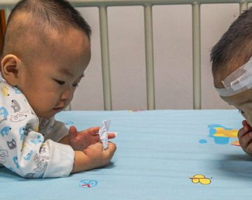 El dramático caso se conoció en todo el mundo: hay una colecta para ayudar a los mellizos