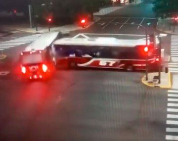 Mañana accidentada en la Ciudad: choque de colectivos en el centro porteño y de autos en General Paz