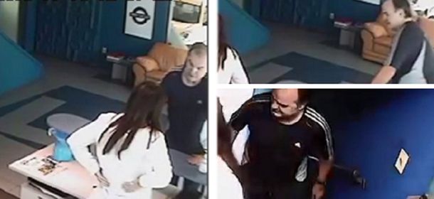 Estilo Bielsa: se metió en una radio para ir al baño...pero se fue sin dar notas