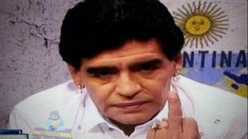 con los tapones de punta: maradona trato de pobre estupido a grondona con los tapones de punta: maradona trato de pobre estupido a grondona