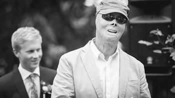 La foto del bombero sueco Lasse Gustavson que fue borrada dos veces por Facebook. La foto del bombero sueco Lasse Gustavson que fue borrada dos veces por Facebook.