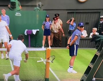 La bronca de Djokovic en Wimbledon: rompió la raqueta contra la red