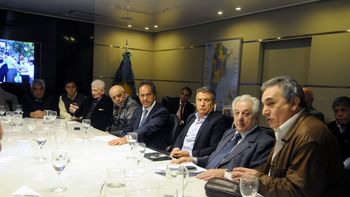 daniel scioli sumo el respaldo de los gremios clave del transporte daniel scioli sumo el respaldo de los gremios clave del transporte