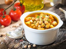 Tradicional, vegetariano o con chorizo ahumado: 3 recetas de locro para el 9 de Julio