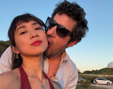 Esteban Lamothe compartió una foto con su novia Débora Nishimoto