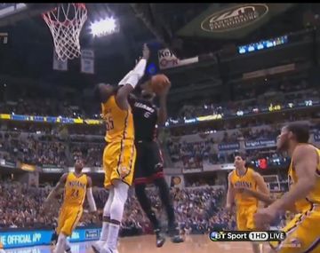 Mirá el brutal codazo a un rival por parte del mejor jugador de la NBA: lo dejó tambaleando