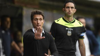 ¡no se vayan! varios hinchas de boca vivieron el gol de perez desde afuera del estadio ¡no se vayan! varios hinchas de boca vivieron el gol de perez desde afuera del estadio