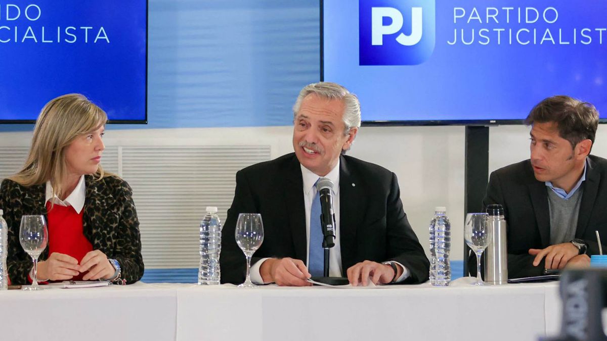 Tras ser imputado y allanado, Alberto Fernández renunció a la presidencia del PJ