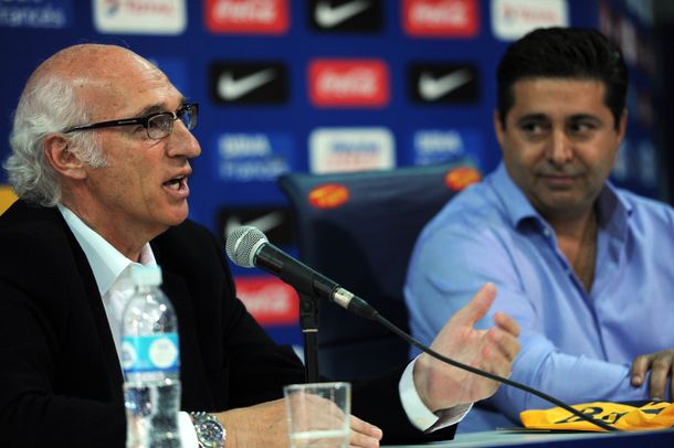 Escándalo en Boca: suspenden una conferencia de prensa de Angelici y Bianchi por la ida de Riquelme