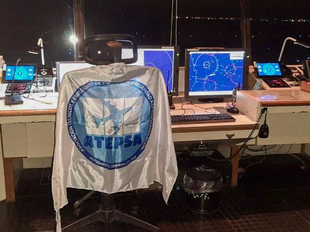 Comienza el paro de los controladores aéreos y habrá demoras en todo el país