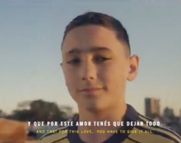 El invitado especial que emocionó a todos en el lanzamiento de las camisetas de Boca