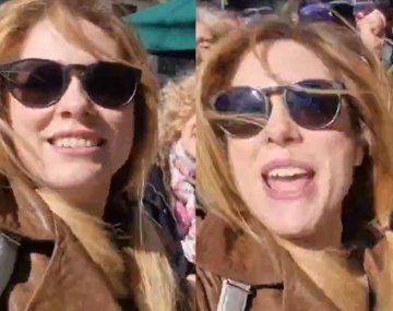 Lilia Lemoine, cantando con la gente.
