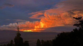 El volcán activo más grande del mundo entró en erupción después de 40 años