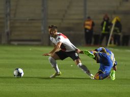 El uruguayo Saracchi abrió el marcador con un fuerte zurdazo El uruguayo Saracchi abrió el marcador con un fuerte zurdazo