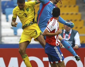Paraguay venció a Jamaica y está en la cima con Argentina