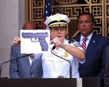 Un chico sacó un arma de balines y la policía lo mató