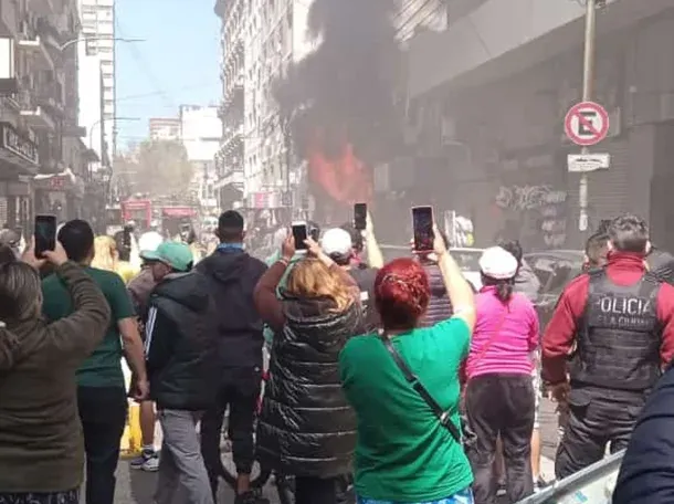 Se incendió un local mayorista en Once.