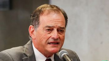 Manini Ríos cree que existe una ofensiva contra Cabildo Abierto que está orquestada desde Torre Ejecutiva. Manini Ríos cree que existe una ofensiva contra Cabildo Abierto que está orquestada desde Torre Ejecutiva.