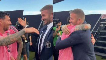 Lionel Messi y David Beckham se estrecharon en un gran abrazo tras la coronación de Inter Miami. Lionel Messi y David Beckham se estrecharon en un gran abrazo tras la coronación de Inter Miami.