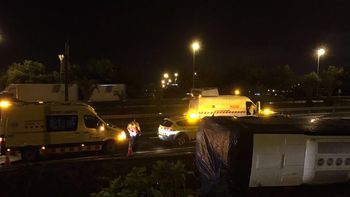 un micro con turistas volco en barcelona: hay 24 heridos, tres de gravedad un micro con turistas volco en barcelona: hay 24 heridos, tres de gravedad