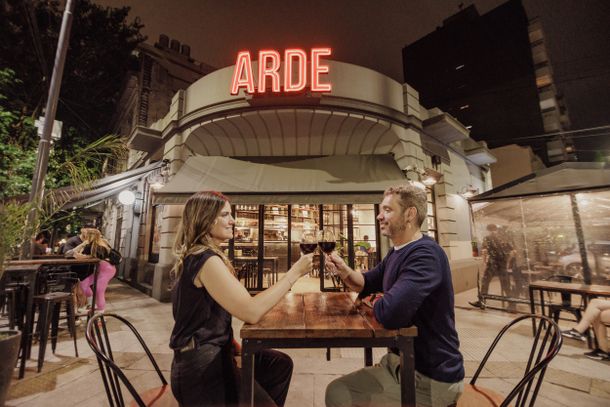 Una parrilla de barrio que suma espíritu de cantina y platos de bodegón