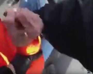 La Policía desalojó a una abuela en silla de ruedas