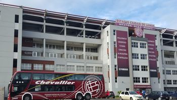 Apuntan al presidente de Lanús por delitos en la compra de jugadores Apuntan al presidente de Lanús por delitos en la compra de jugadores