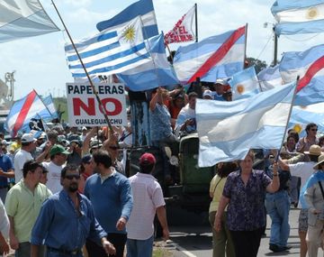 Asambleístas de Gualguaychú piden ver a CFK por Botnia