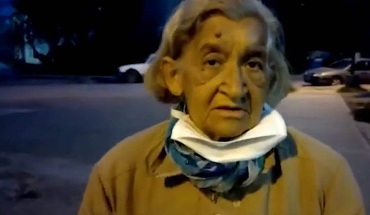 Dramático: asaltan y golpean a abuela, que llorando pide por fotos de sus padres