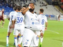 Santiago Morro García celebra uno de los goles del Tomba